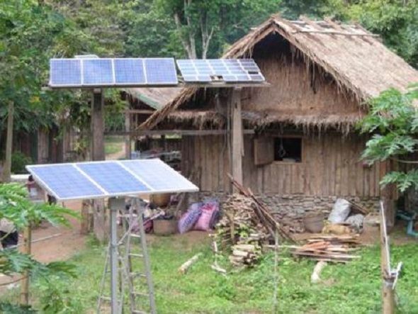 Ethische Fonds wie der Fairworldfonds wollen zeigen, dass man auch mit sozial und ökologisch vernünftigen Anlagen Geld verdienen kann. Im Bild ein ländliches Solarprojekt in Surinam. (Foto: GVEP)