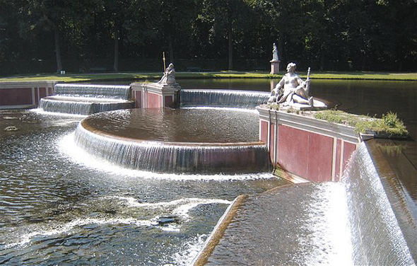 640px-Schlosspark_Nymphenburg_Grosse_Kaskade-2